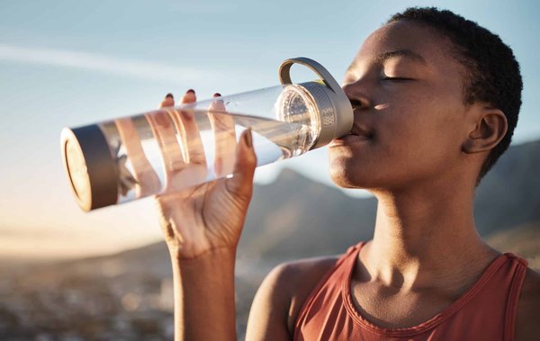 Pourquoi opter pour une gourde plutôt qu'une bouteille d'eau en plastique ?